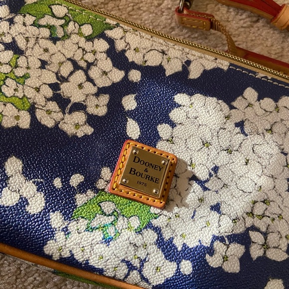 dooney and bourke blue floral crossbody - Picture 5 of 5